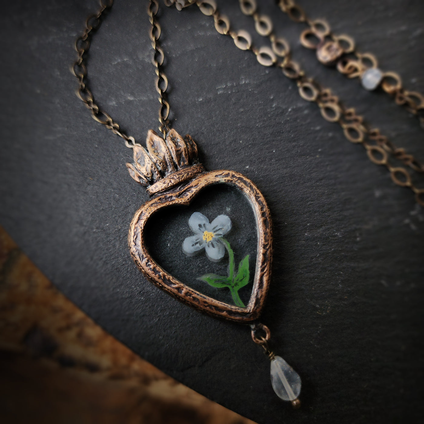 fragilis folium - sacred heart amulet