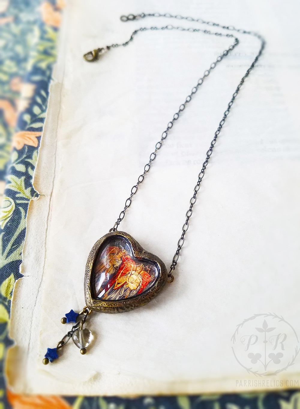 Angeli Laudantes ~ Heart Pictorial Shrine Amulet