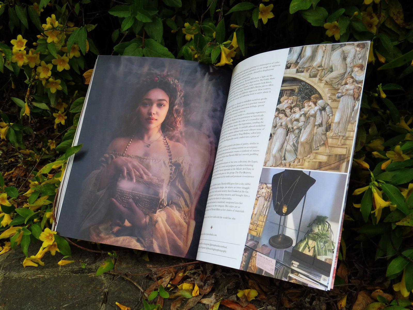 pre raphaelite issue : enchanted living
