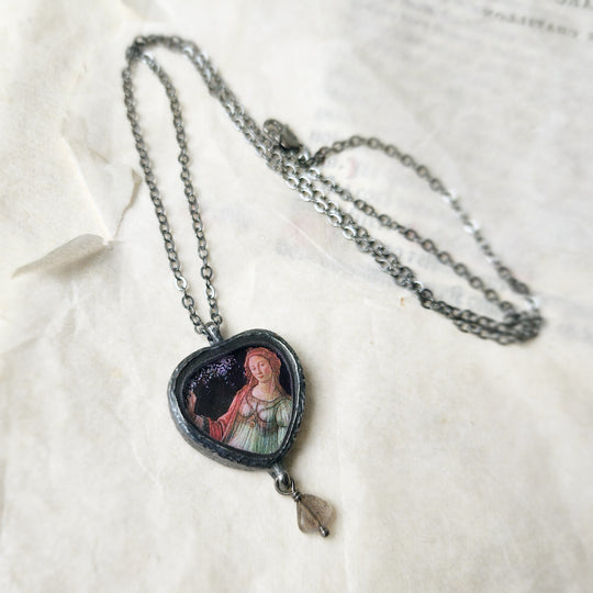 botticelli's venus - pictorial heart amulet
