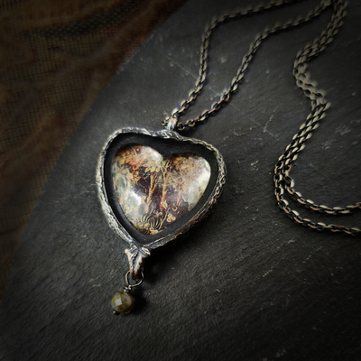 cœur de la forêt - illuminata pictorial shrine amulet