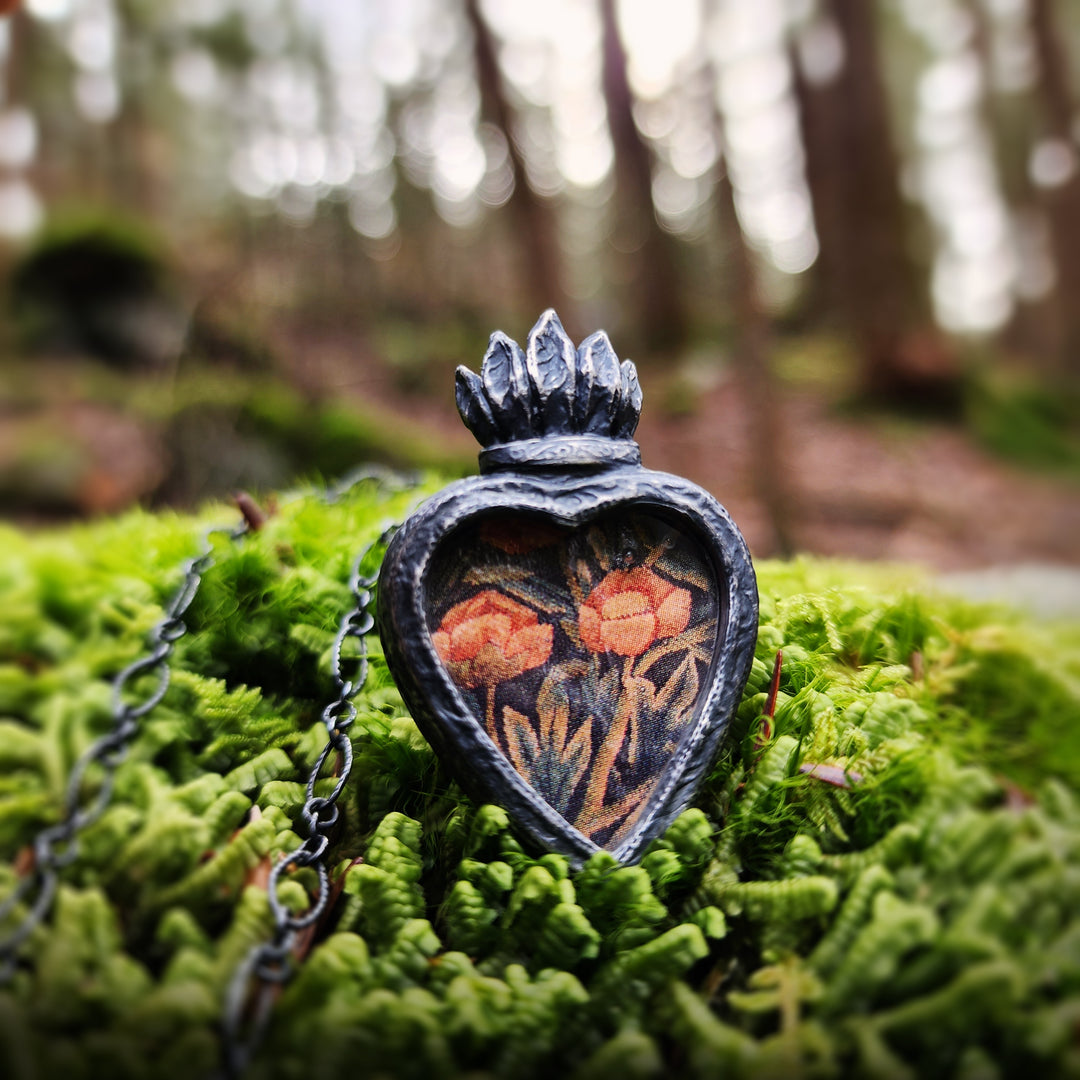 geminae rosae - sacred heart amulet