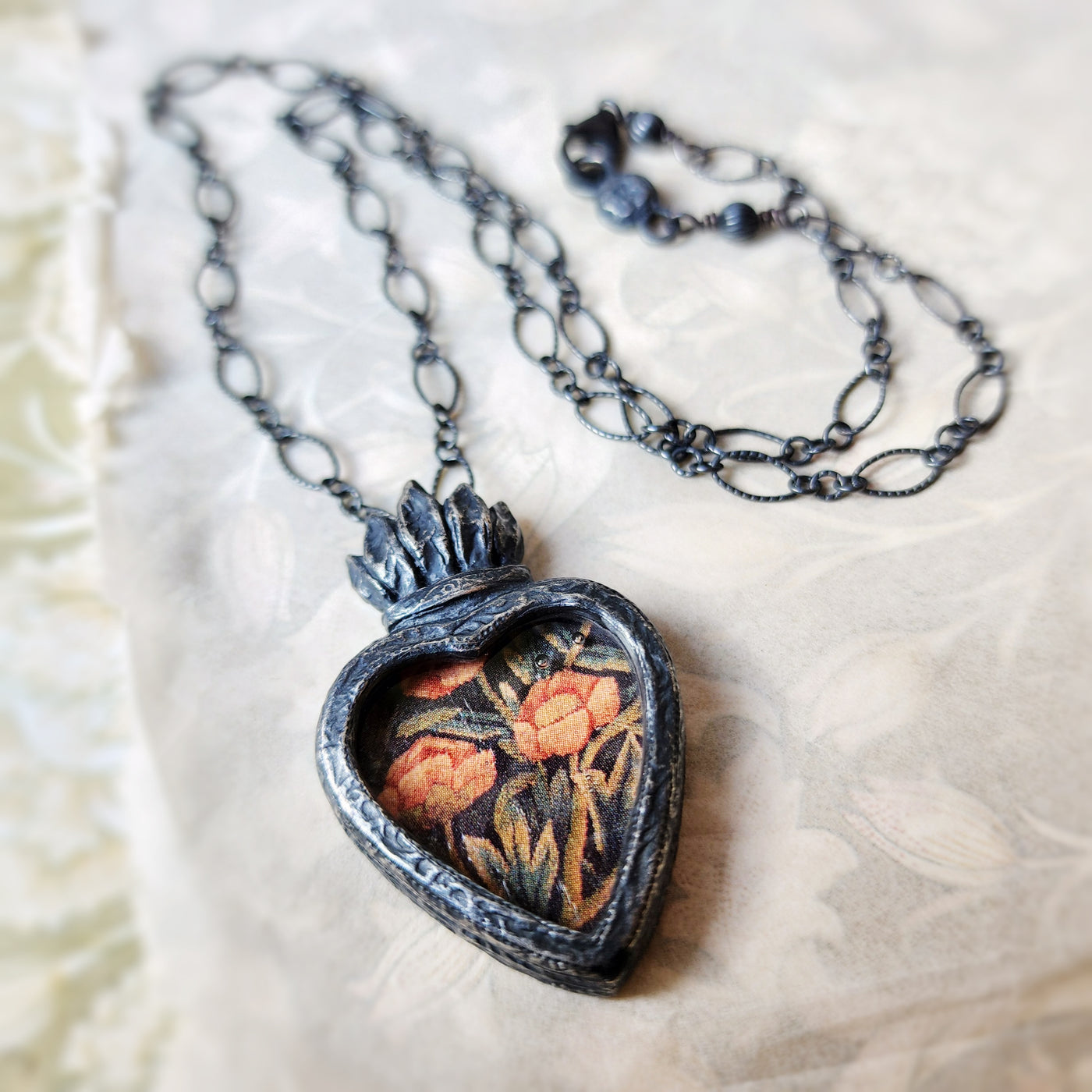 geminae rosae - sacred heart amulet