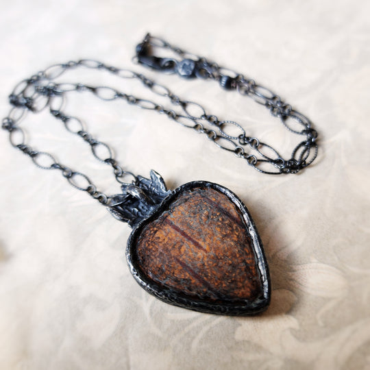geminae rosae - sacred heart amulet