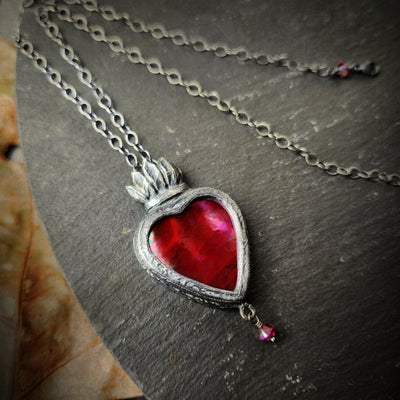 isadora - sacred heart amulet