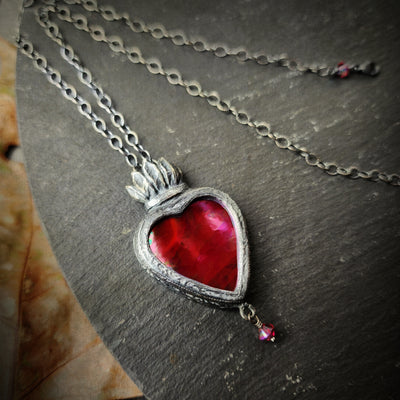 isadora - sacred heart amulet