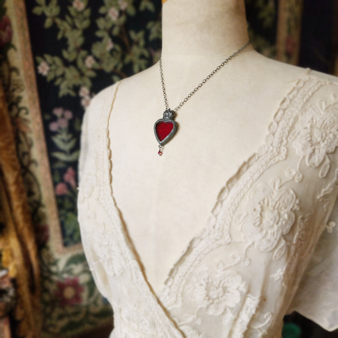 isadora - sacred heart amulet