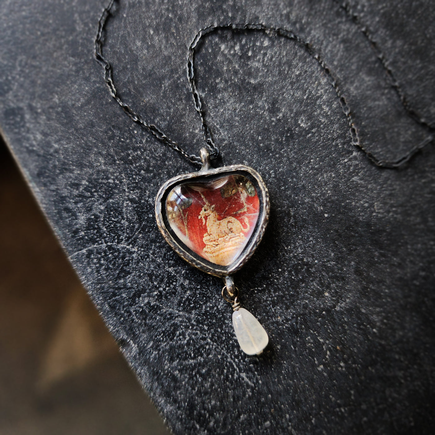 la petite licorne - pictorial heart amulet