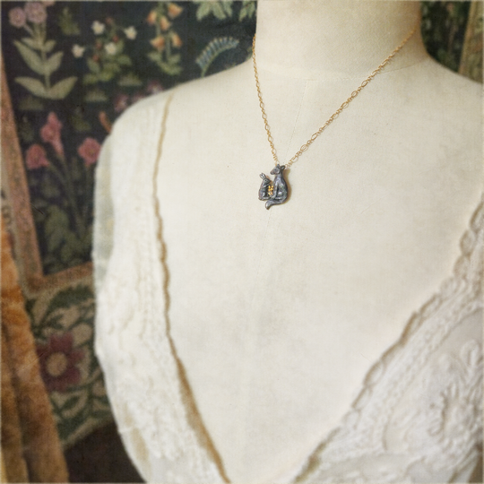 lapin, renard et fleur d'or II amulet