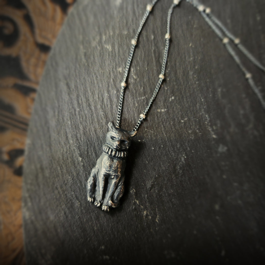 le petit chat amulet