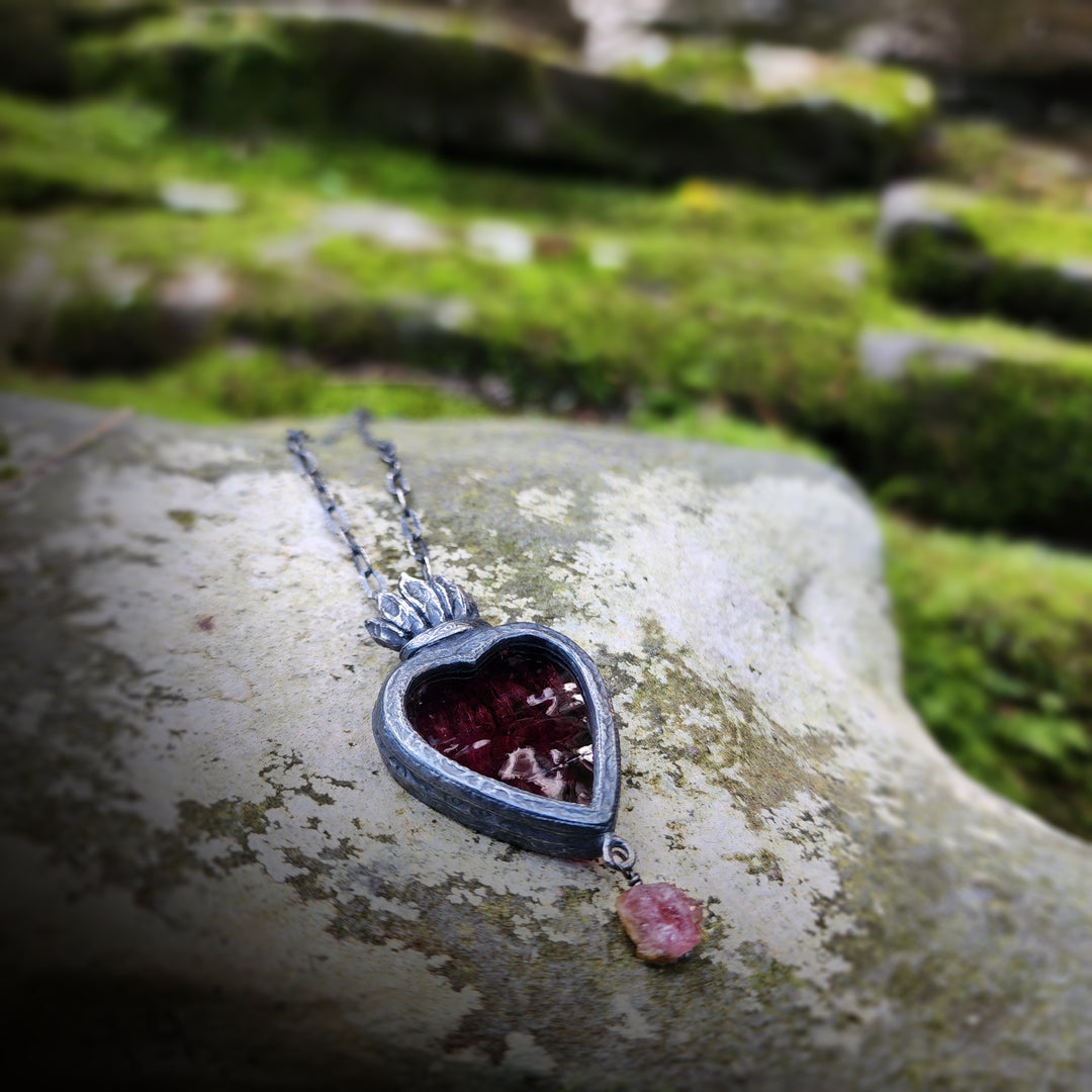 morgayne - sacred heart amulet