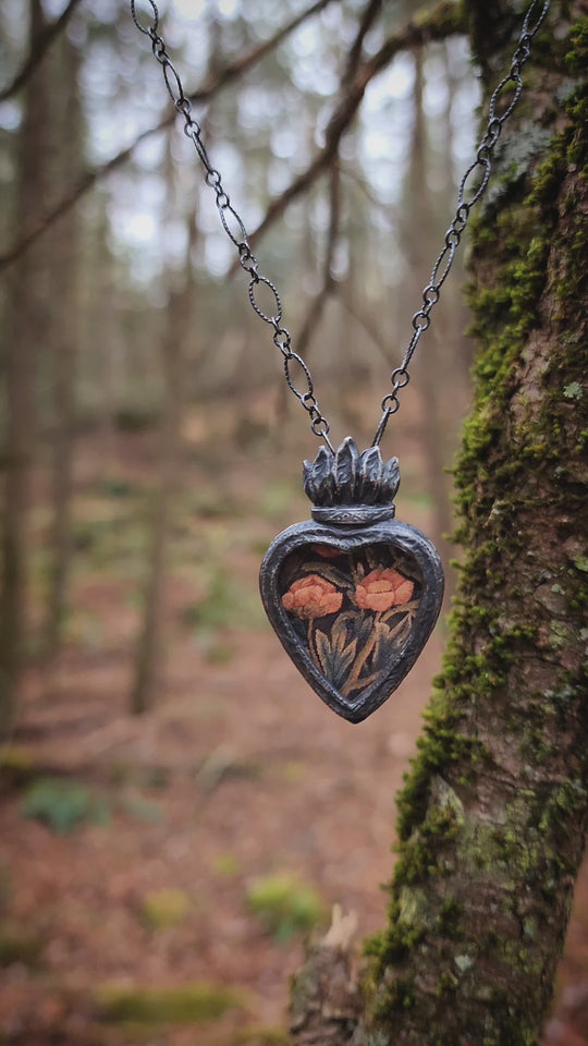 geminae rosae - sacred heart amulet