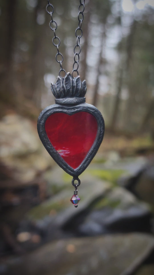 isadora - sacred heart amulet