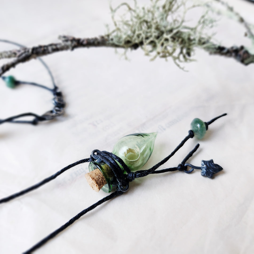 tabula rasa - green vessel amulet