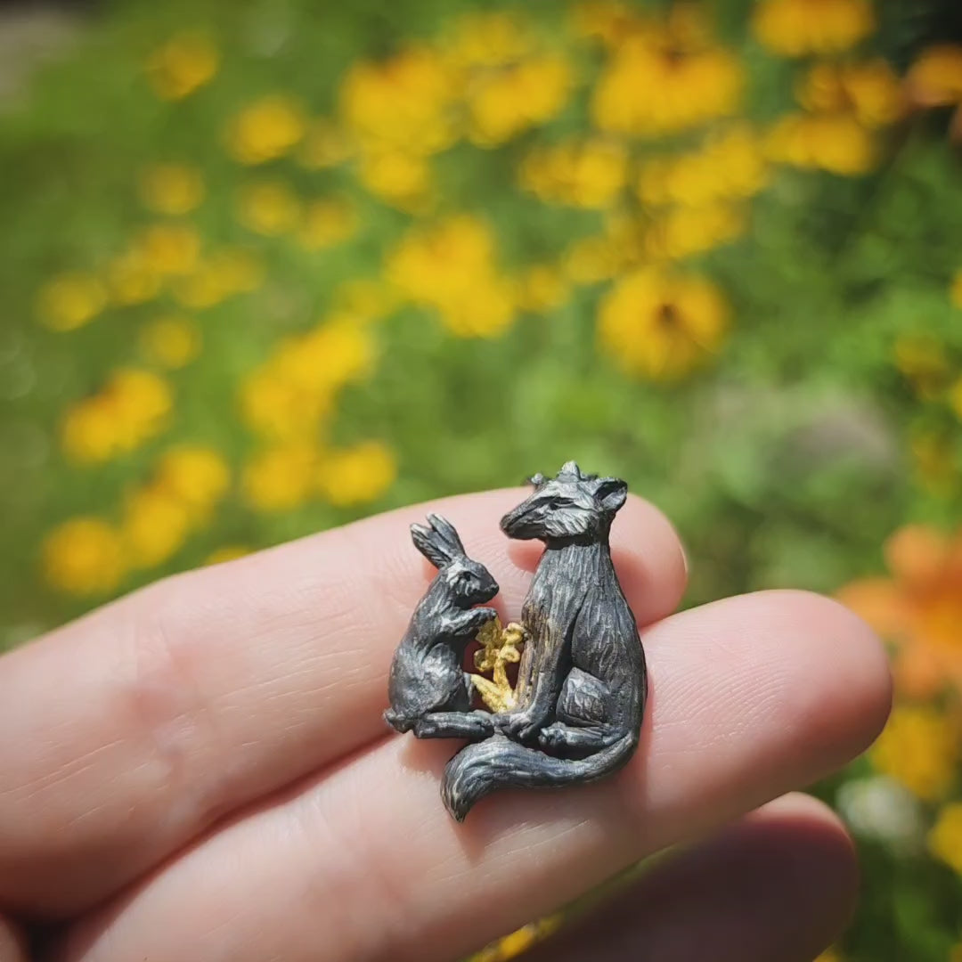 lapin, renard et fleur d'or amulet.