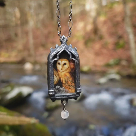 il barbagianni - venetian gothic window amulet