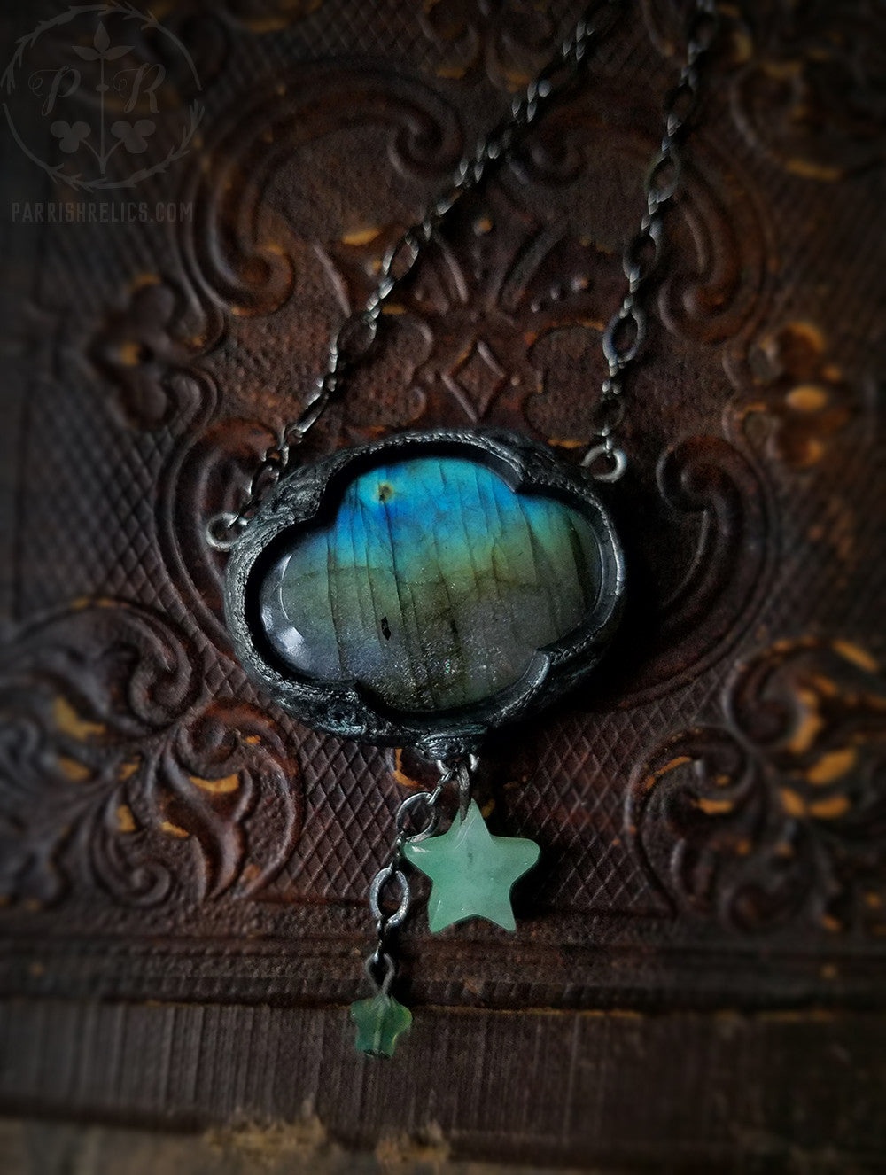 Astrologiae Quatrefoil ~ Labradorite Amulet