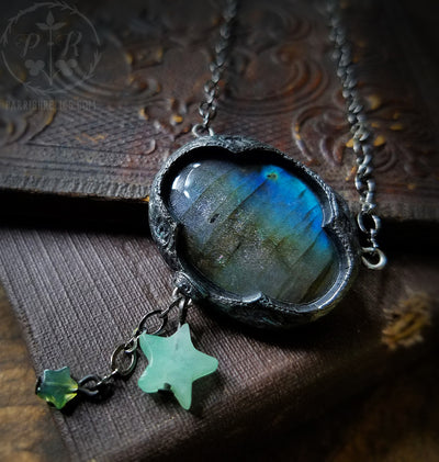 Astrologiae Quatrefoil ~ Labradorite Amulet