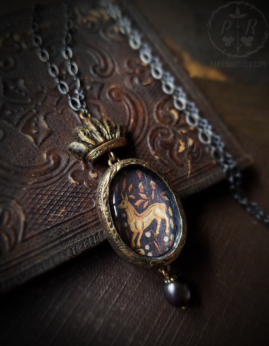 The Crowned Doe ~ Pictorial Shrine Amulet