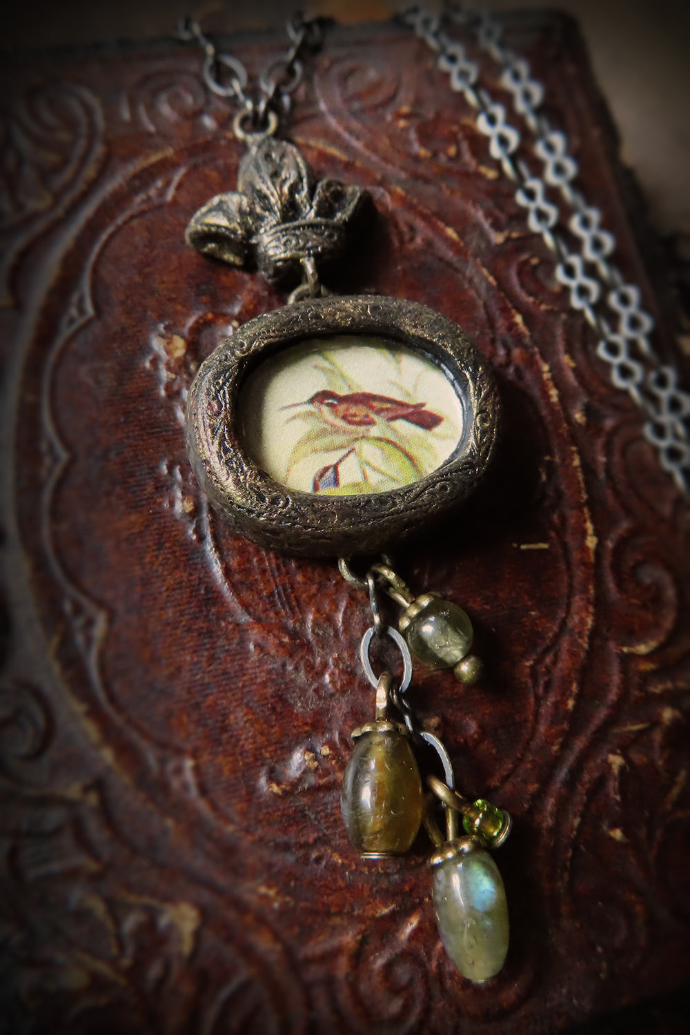 Crowned Hummingbird Pictorial Shrine Amulet