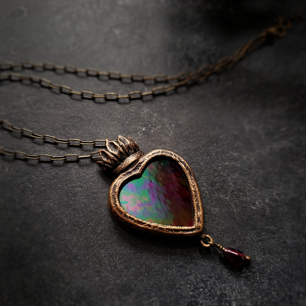 divinum lumen - a sacred heart amulet