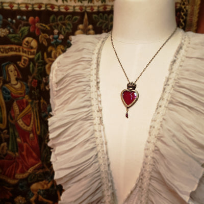 divinum lumen - a sacred heart amulet