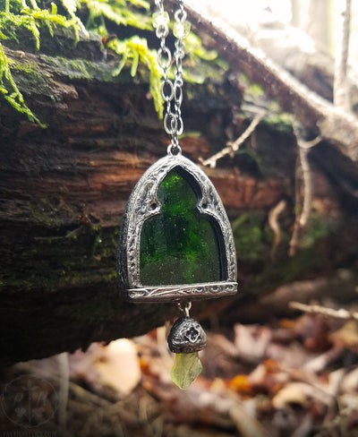 Arch of Ériu ~ Stained Glass Amulet