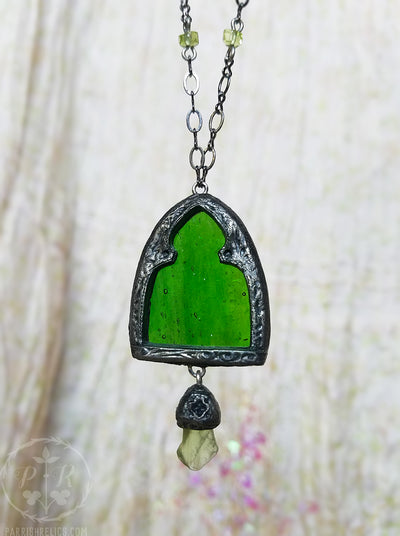 Arch of Ériu ~ Stained Glass Amulet