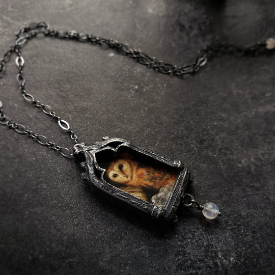 il barbagianni - venetian gothic window amulet