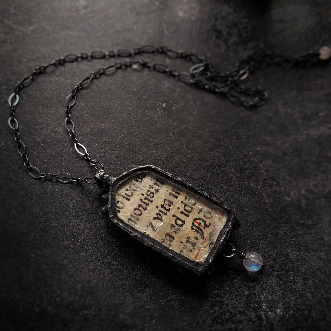 il barbagianni - venetian gothic window amulet