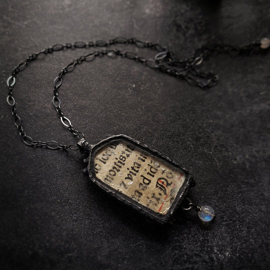 il barbagianni - venetian gothic window amulet