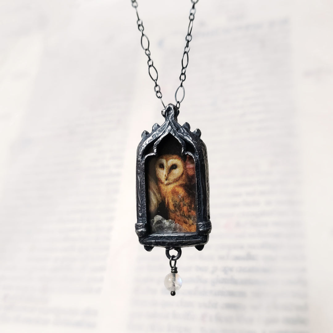il barbagianni - venetian gothic window amulet