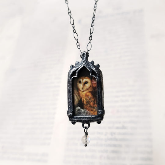 il barbagianni - venetian gothic window amulet