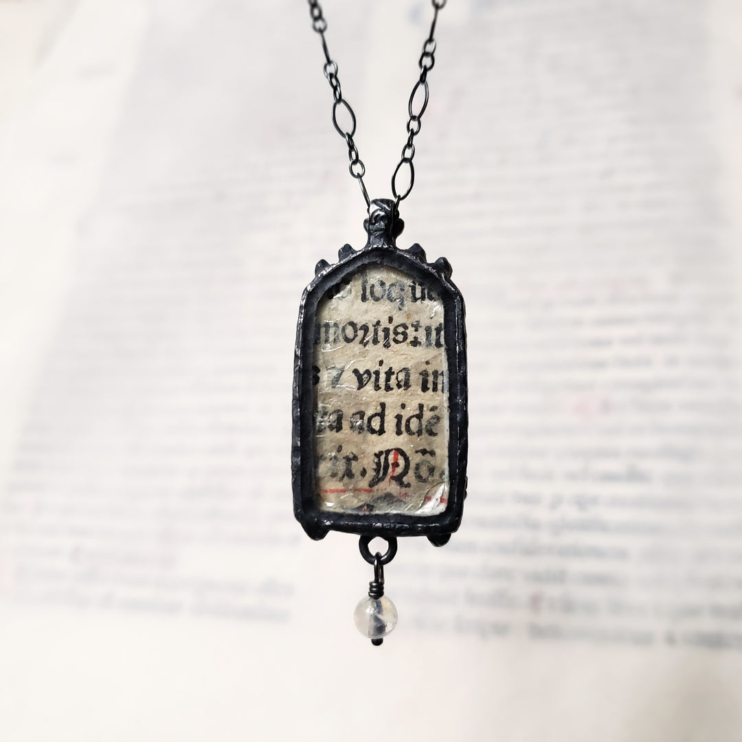 il barbagianni - venetian gothic window amulet