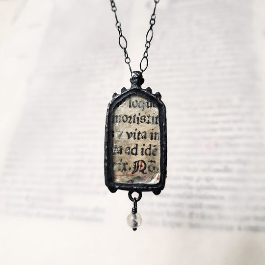 il barbagianni - venetian gothic window amulet