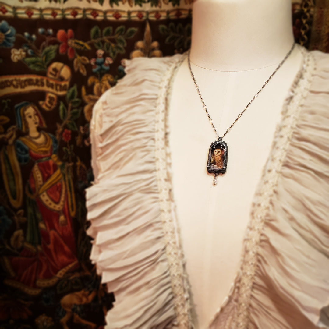 il barbagianni - venetian gothic window amulet