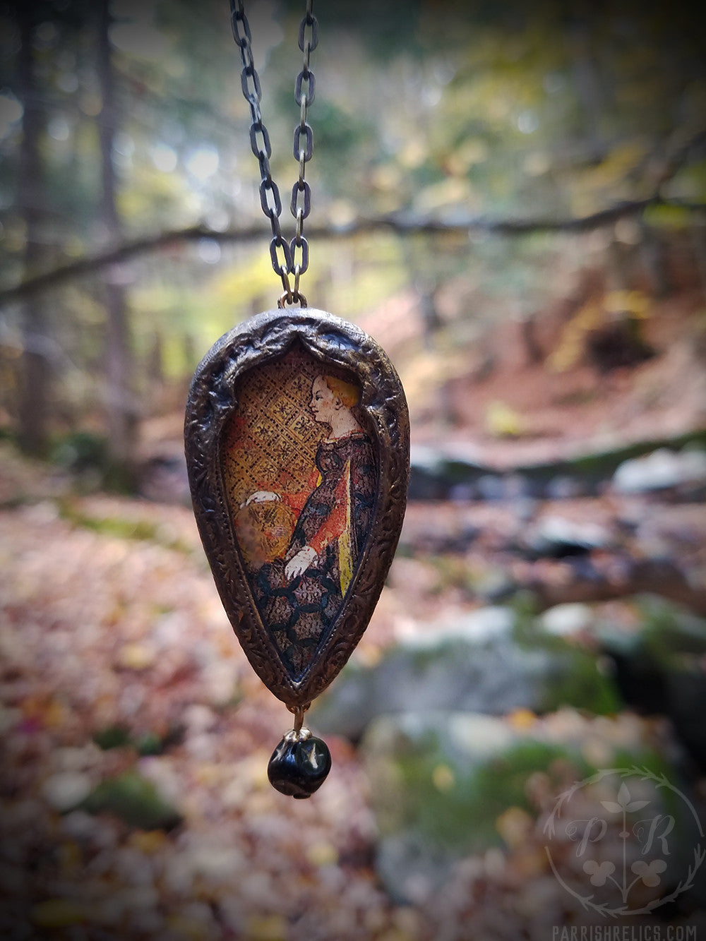 Queen of Cups ~ Gothic Arch Pictorial Shrine Amulet